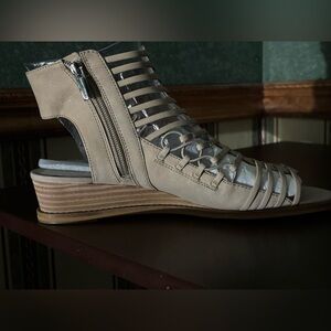 Women’s Strappy wedge leather sandal